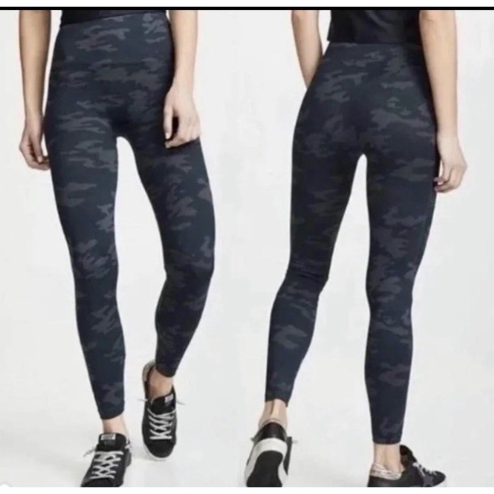 SPANX Look At Me Now EcoCare Seamless Black Camo Leggings Womens Small (a12)